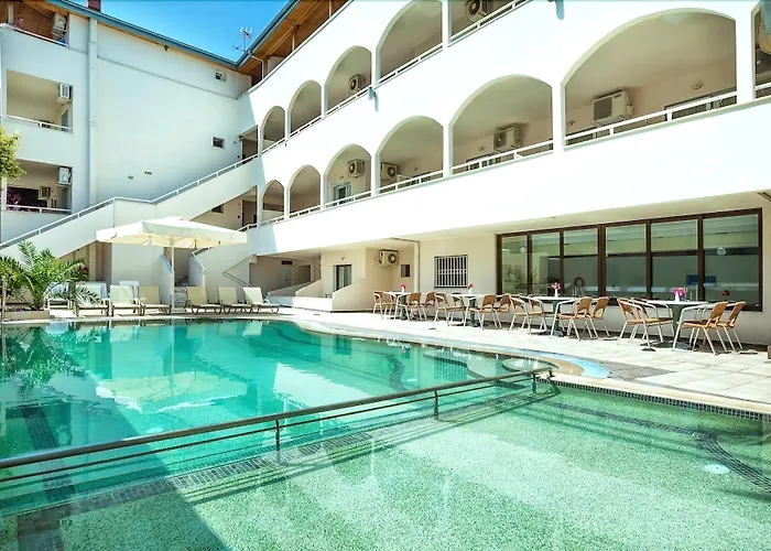 Elinotel Polis ホテル