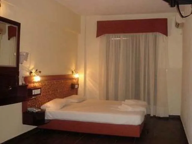 Elinotel Polis ホテル